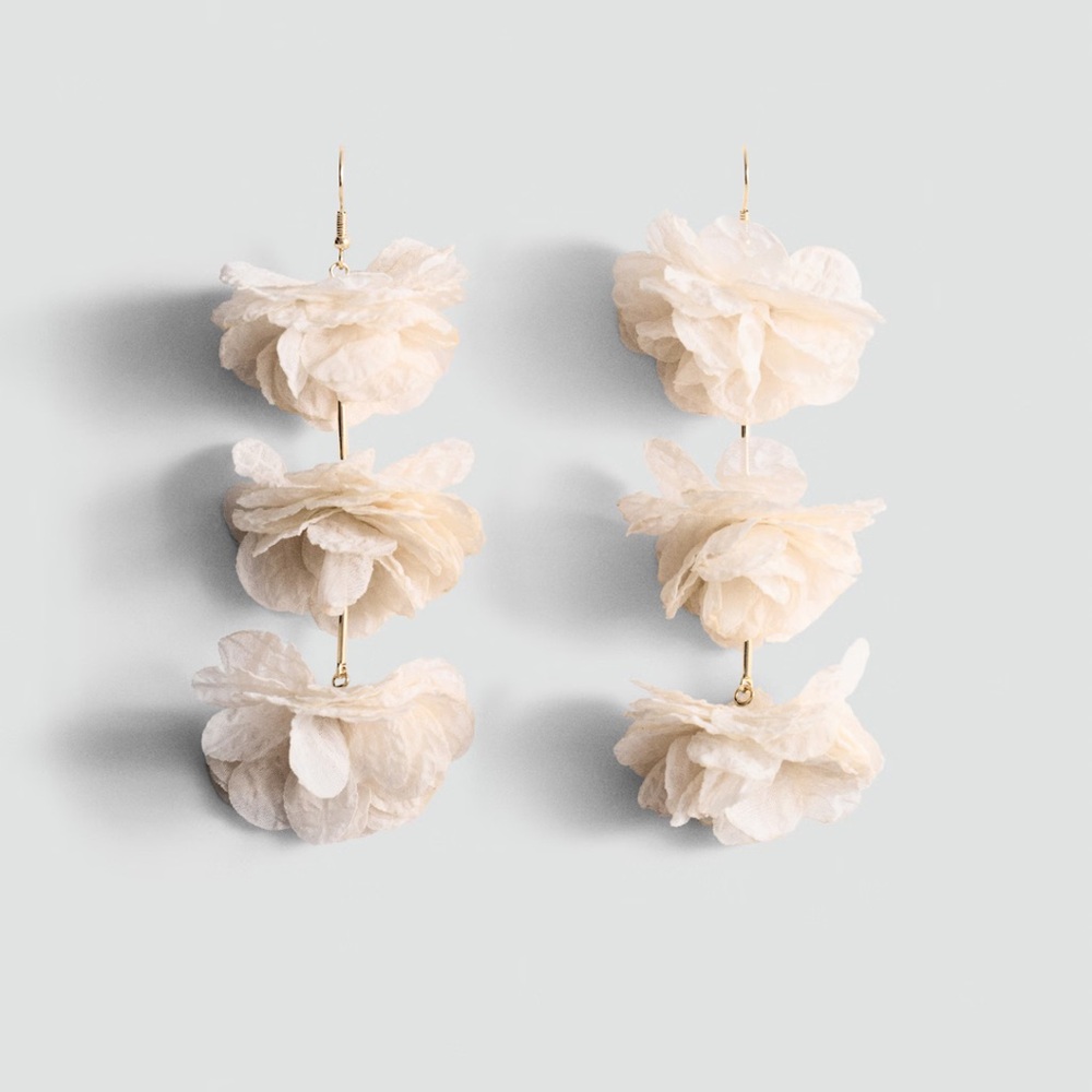 MANGO Flower pendant earrings